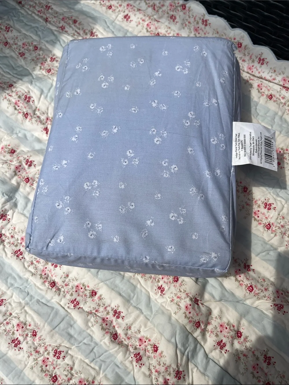 NEW SIMPLY, SHABBY CHIC, INDIGO FLORAL BLUE TWIN SHEET SET 🩵